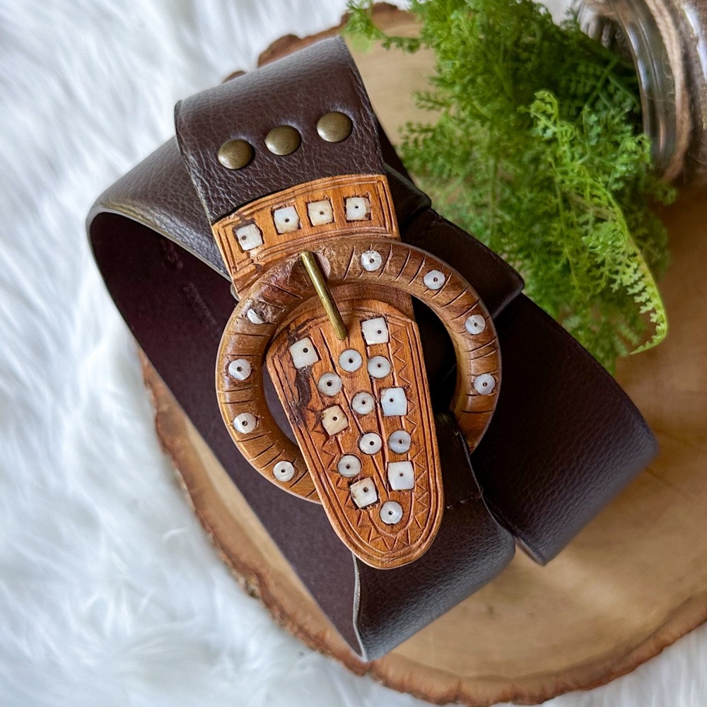 Chico’s Boho Brown Leather Belt Carved Wood Mother of Pearl Shell Inlay S/M